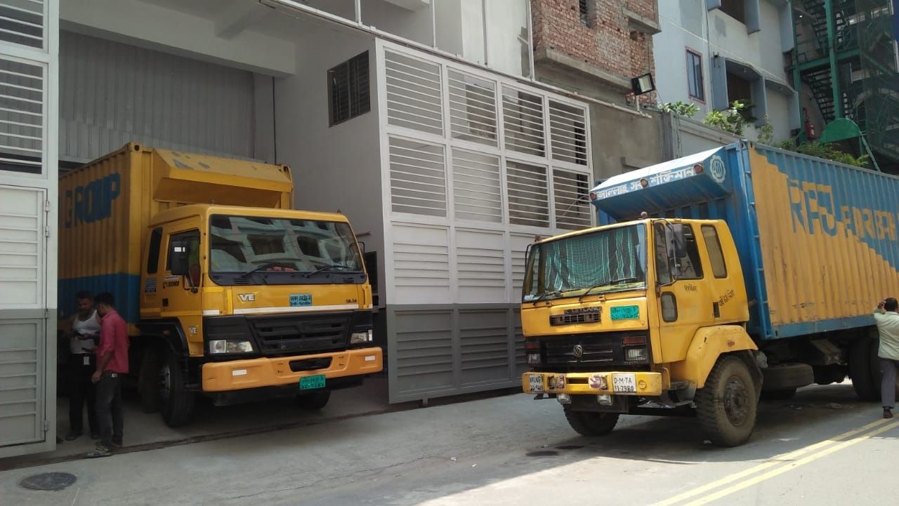Trucks at the Concorde loading bay