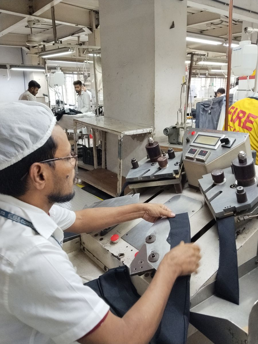 Collar forming machine